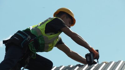 Волонтери відновлюють будинок сім'ї Балабаників, сина яких вбила російська ракета Волонтери відновлюють будинок сім'ї Балабаників, сина яких вбила російська ракета