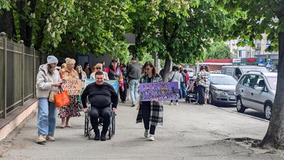 У "Ході безбар'єрності" у Луцьку взяли участь понад 100 людей