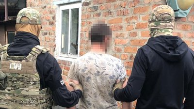 СБУ затримала чоловіка, який передавав ФСБ "графіки" вильотів авіації ЗСУ на Хмельниччині