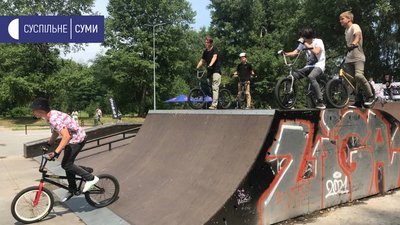 У Сумах змагаються самокатери, скейтери та BMXери У Сумах змагаються самокатери, скейтери та BMXери