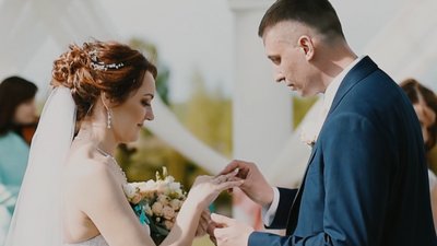 Поєднало горе: на Волині одружилися діти загиблих на Майдані Героїв Поєднало горе: на Волині одружилися діти загиблих на Майдані Героїв