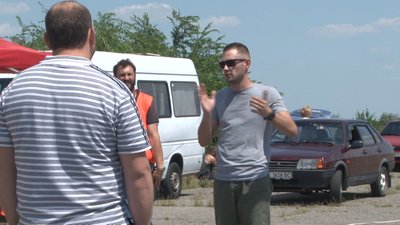 На Дніпропетровщині, на аеродромі Підгородне, провели ралі на серійних автомобілях На Дніпропетровщині, на аеродромі Підгородне, провели ралі на серійних автомобілях