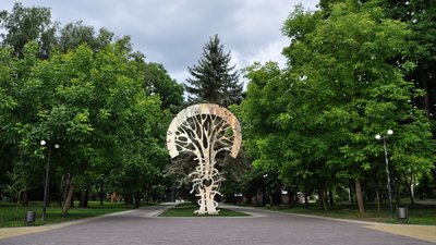 Комп'ютерна візуалізація майбутньої скульптури у парку Комп'ютерна візуалізація майбутньої скульптури у парку