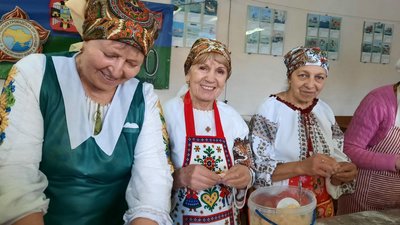 Тернопільські волонтери готують військовим вареники та колядують Тернопільські волонтери готують військовим вареники та колядують