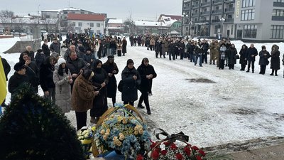 На Закарпатті попрощалися із загиблим військовим Олександром Томишинцем На Закарпатті попрощалися із загиблим військовим Олександром Томишинцем
