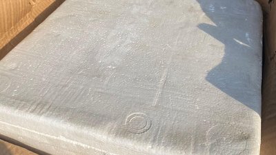 Ящик з червоною ікрою Ящик з червоною ікрою