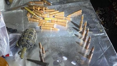На Тернопільщині в чоловіка виявили вогнепальну зброю та боєприпаси На Тернопільщині в чоловіка виявили вогнепальну зброю та боєприпаси