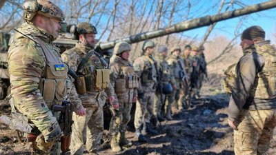 Бійців 103-ї бригади нагородили бойовими відзнаками Бійців 103-ї бригади нагородили бойовими відзнаками