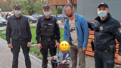 Катався на велосипеді і загубився: в Ужгороді поліція розшукала 4-річного хлопчика