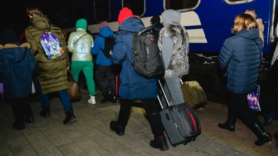 Майже сотня дітей бійців з Дніпропетровщини вирушила у табір на Закарпатті