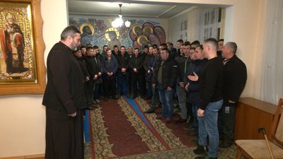 Від слюсарів до музикантів. У селі на Прикарпатті чоловічий хор налічує понад 40 учасників