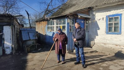 Прабабуся і мама водночас: жителька Житомирщини Лариса Гарбовська у сімдесят чотири роки сама виховує двох правнуків Прабабуся і мама водночас: жителька Житомирщини Лариса Гарбовська у сімдесят чотири роки сама виховує двох правнуків