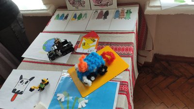 Експонати виставки, складені з конструктора
