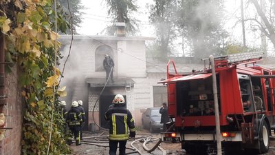 У Харкові горить будівля з піротехнікою: є постраждалі У Харкові горить будівля з піротехнікою: є постраждалі