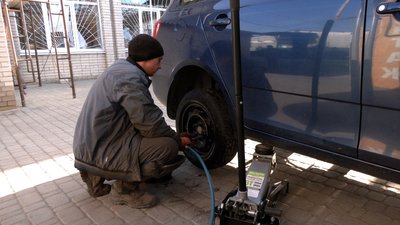 В очікуванні морозу: рівненським автомобілістам рекомендують змінити гуму