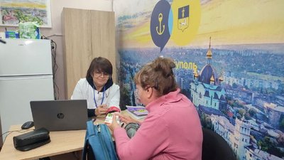 Допомагають землякам адаптуватися: як у Черкасах працює центр "Я – Маріуполь" Допомагають землякам адаптуватися: як у Черкасах працює центр "Я – Маріуполь"
