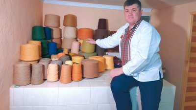 Гуцульські килими з дитинства. Як прикарпатський майстер продовжує бабусину справу Гуцульські килими з дитинства. Як прикарпатський майстер продовжує бабусину справу
