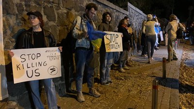 Під посольством Ірану у Києві відбувся протест через обстріли України Під посольством Ірану у Києві відбувся протест через обстріли України