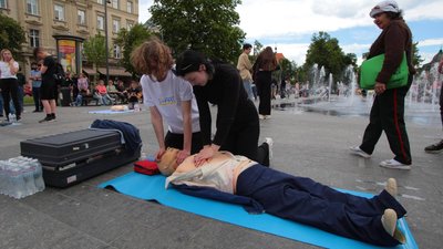 У Львові встановили дефібрилятори у людних локаціях У Львові встановили дефібрилятори у людних локаціях