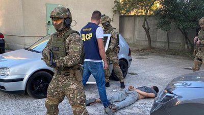 У Харкові у чоловіка вимагали 100 тисяч доларів та погрожували вбити дитину У Харкові у чоловіка вимагали 100 тисяч доларів та погрожували вбити дитину