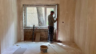 У Миколаєві ремонтують гуртожиток для ВПО та людей, що втратили житло через війну
