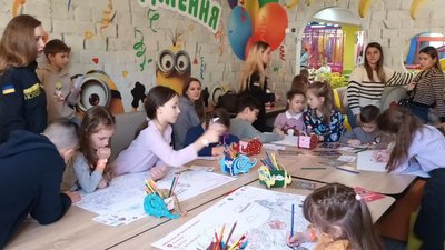 У Тернополі в дитячому розважальному центрі провели урок безпеки У Тернополі в дитячому розважальному центрі провели урок безпеки