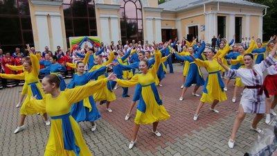 У Кропивницькому 31-й конкурс "Калиновий спів" відкрили благодійним концертом У Кропивницькому 31-й конкурс "Калиновий спів" відкрили благодійним концертом
