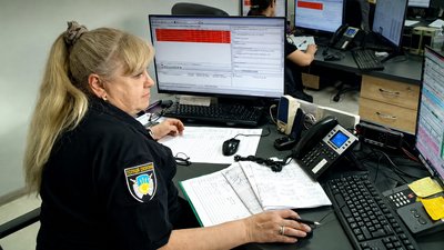 Диспечерка поліції
