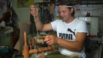 Мокасини, лоуфери та черевики із коноплі виготовляє житомирянин