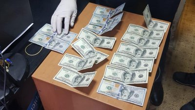 На Херсонщині податківця затримали за хабарництво На Херсонщині податківця затримали за хабарництво