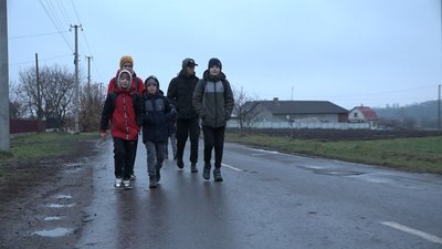 У громаді Чернівецької області шкільний автобус забрали для ЗСУ — діти ходять пішки 4 кілометри