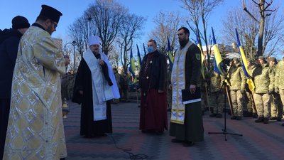Черкасці вшанували пам'ять Героїв Небесної Сотні Черкасці вшанували пам'ять Героїв Небесної Сотні