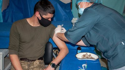 На Донбасі військових почали вакцинувати від COVID-19. СУСПІЛЬНЕ | ВІДЕОНОВИНИ