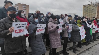 У Черкасах працівники одного з училищ мітингували проти передання закладу на баланс міста