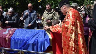 На Тернопільщині віддали шану загиблому бійцю Сергієві Марущаку На Тернопільщині віддали шану загиблому бійцю Сергієві Марущаку