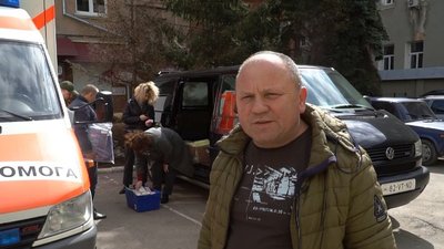 Мікроавтобус і ліки: волонтери передали допомогу тернопільським поліцейським Мікроавтобус і ліки: волонтери передали допомогу тернопільським поліцейським