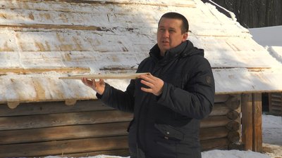 У селі Крилос на Прикарпатті відновлюють 130-річну гуцульську ґражду У селі Крилос на Прикарпатті відновлюють 130-річну гуцульську ґражду
