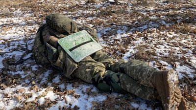 На Харківщині українських захисників тренують колишні військові країн НАТО На Харківщині українських захисників тренують колишні військові країн НАТО