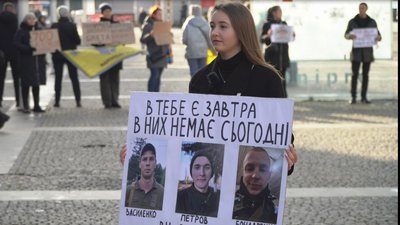 У Дніпрі рідні військових, які перебувають в російському полоні, вийшли на акцію