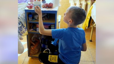 "Чоловік воює, а доглядає 11-річний син". Історія мами та доньки, які втратили ноги через ракетний удар "Чоловік воює, а доглядає 11-річний син". Історія мами та доньки, які втратили ноги через ракетний удар
