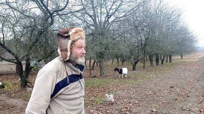 Чоловік з Тернопільщини майже 40 років живе сам у лісі Чоловік з Тернопільщини майже 40 років живе сам у лісі