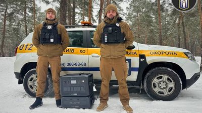 Патруль "Муніципальної охорони" із мобільними зарядними станціями
