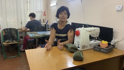 Тернопільські педагогині шиють військову амуніцію Тернопільські педагогині шиють військову амуніцію