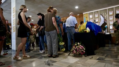У Чернівцях попрощалися з заступником командира Альфи СБУ області, який загинув на Донеччині У Чернівцях попрощалися з заступником командира Альфи СБУ області, який загинув на Донеччині