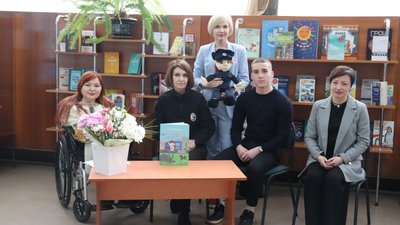 Презентація книги "Новий щоденник Славка Хоробрика". Презентація книги "Новий щоденник Славка Хоробрика".