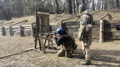 На Харківщині нацгвардійці проходять курс підготовки у піхотинці На Харківщині нацгвардійці проходять курс підготовки у піхотинці