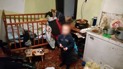 У Херсоні поліцейські склали адмінпротокол щодо матері, яка не доглядала за 4-річним сином