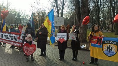 "Не мовчи! Полон вбиває": у Вінниці пройшла акція на підтримку військовополонених "Не мовчи! Полон вбиває": у Вінниці пройшла акція на підтримку військовополонених