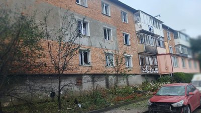 Пошкоджені житловий будинок та автомобіль на Хмельниччині, 20 жовтня 2026 року
