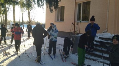 Діти готуються до тренувань Діти готуються до тренувань